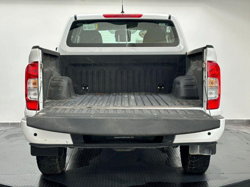 Nissan Comerciales Frontier Pick-Up 4 pts. XE, Doble Cab., L4, 2.5l, TM6, a/ac., VE, R-17 2022